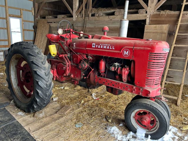 Image of Farmall M equipment image 1