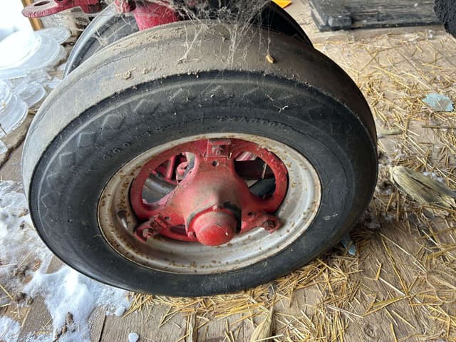 Image of Farmall M equipment image 3