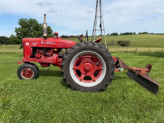 Image of Farmall M equipment image 1