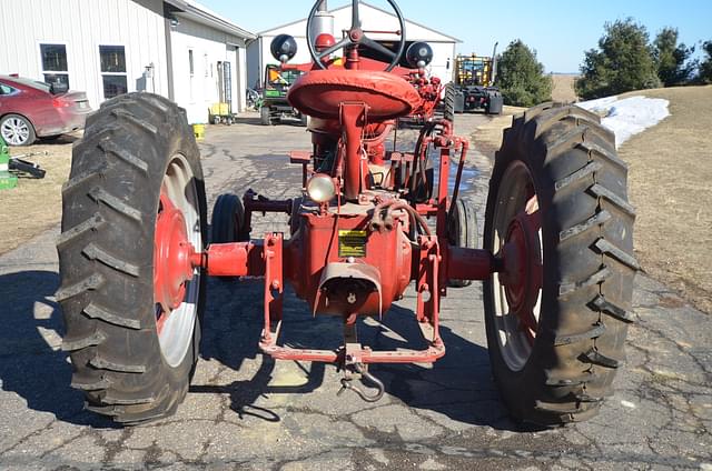 Image of Farmall M equipment image 4
