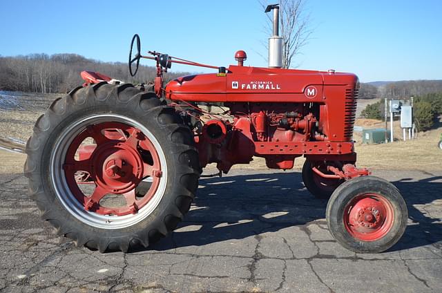 Image of Farmall M equipment image 1