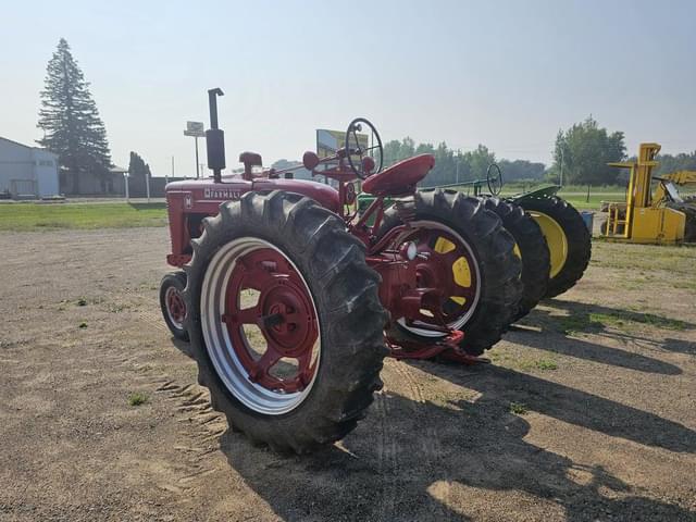 Image of Farmall M equipment image 2