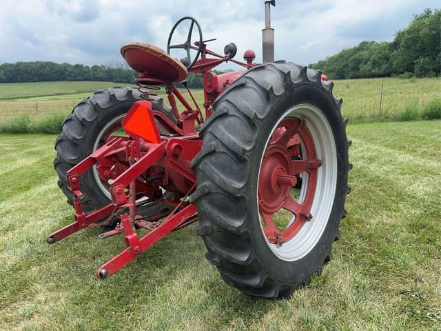 Image of Farmall M equipment image 3