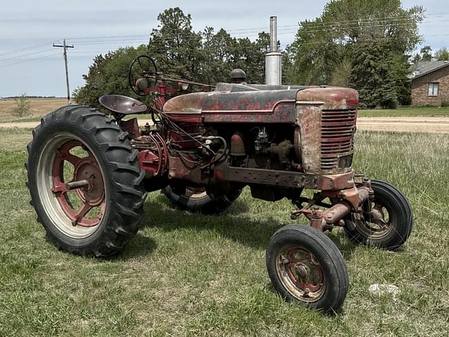Image of Farmall M equipment image 1