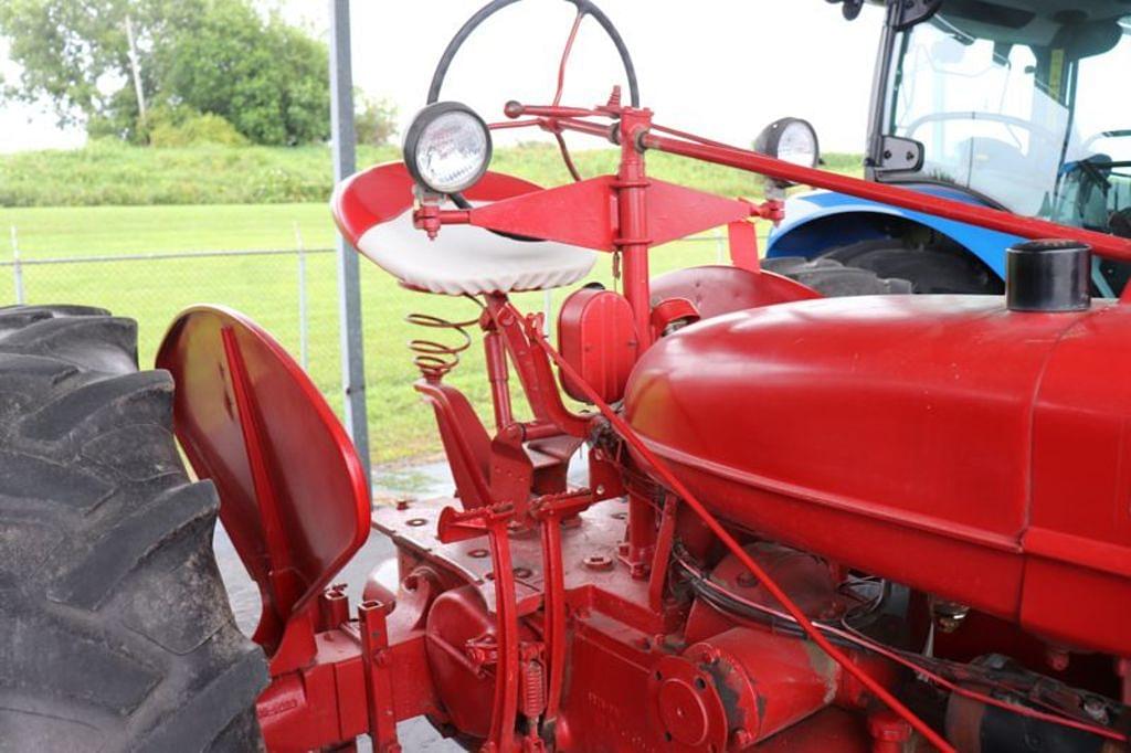 Image of International Harvester Farmall H Primary image