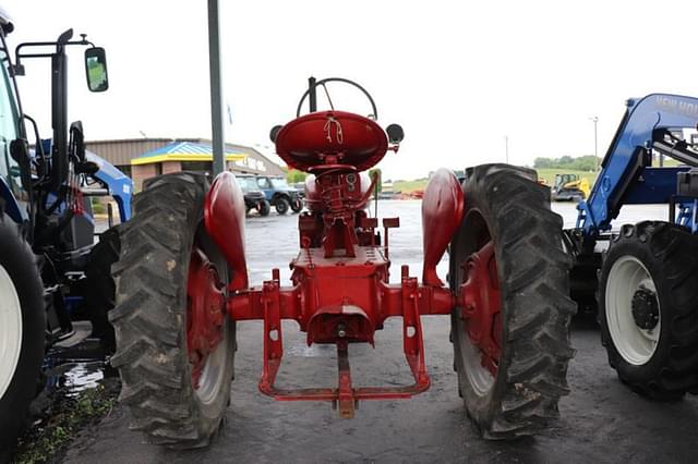 Image of International Harvester Farmall H equipment image 1