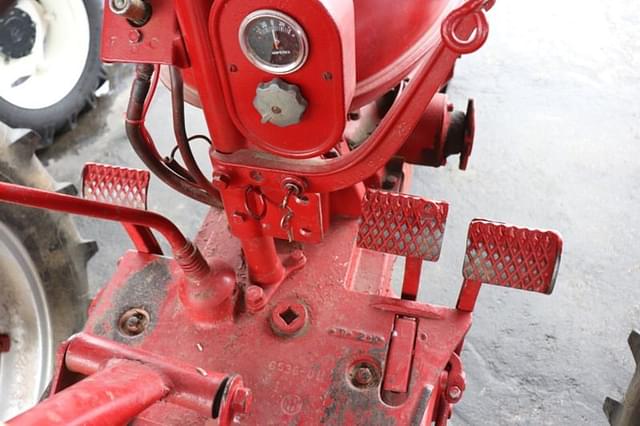 Image of International Harvester Farmall H equipment image 4