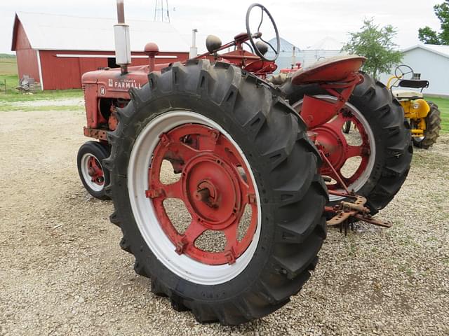 Image of Farmall H equipment image 2