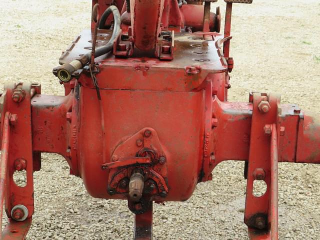 Image of Farmall H equipment image 4