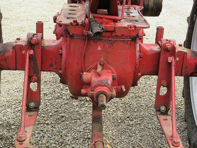 Image of Farmall H equipment image 4