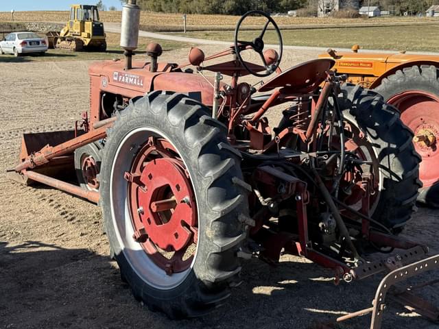 Image of Farmall H equipment image 2