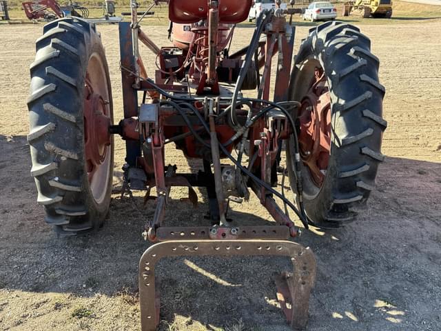 Image of Farmall H equipment image 3