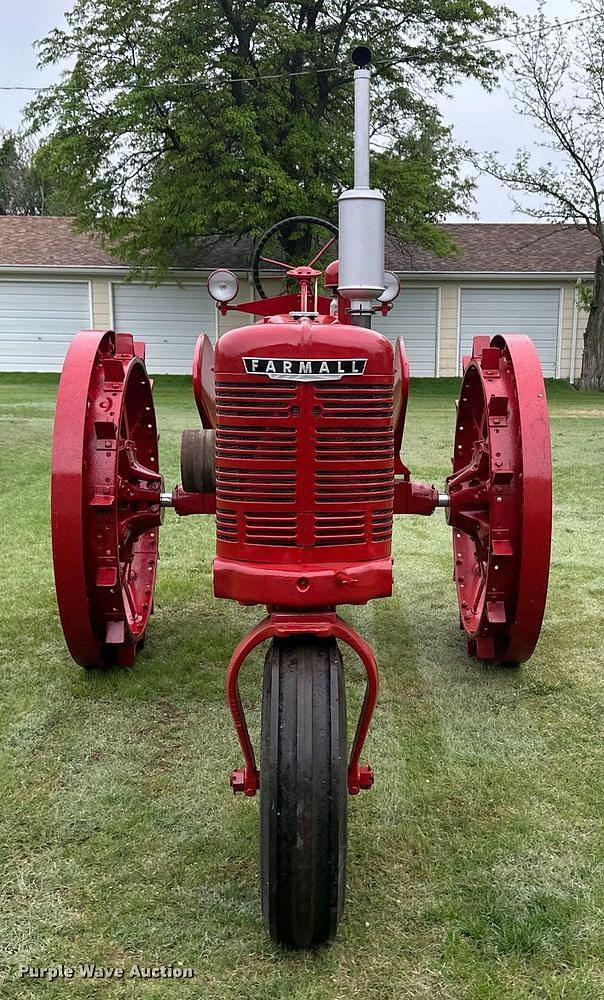 Image of International Harvester Farmall H equipment image 1
