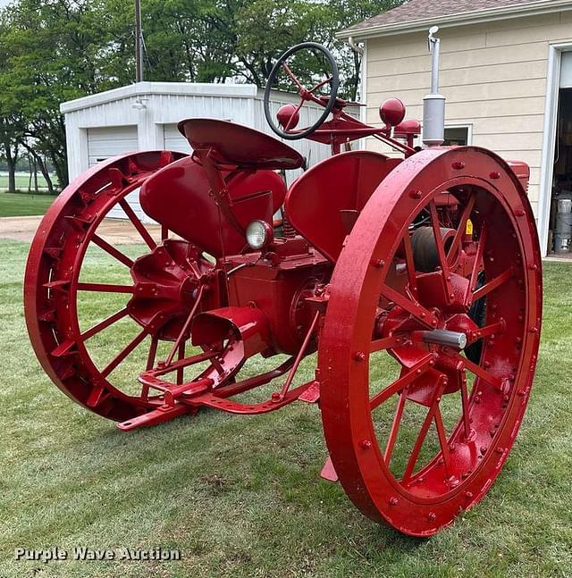 Image of International Harvester Farmall H equipment image 4