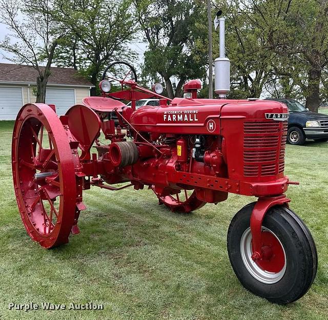 Image of International Harvester Farmall H equipment image 2