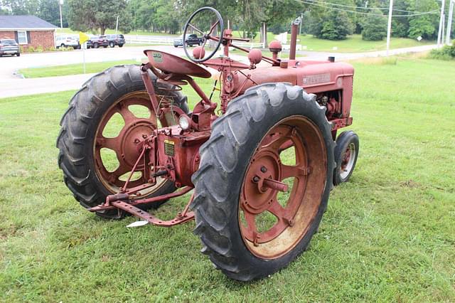Image of Farmall H equipment image 2