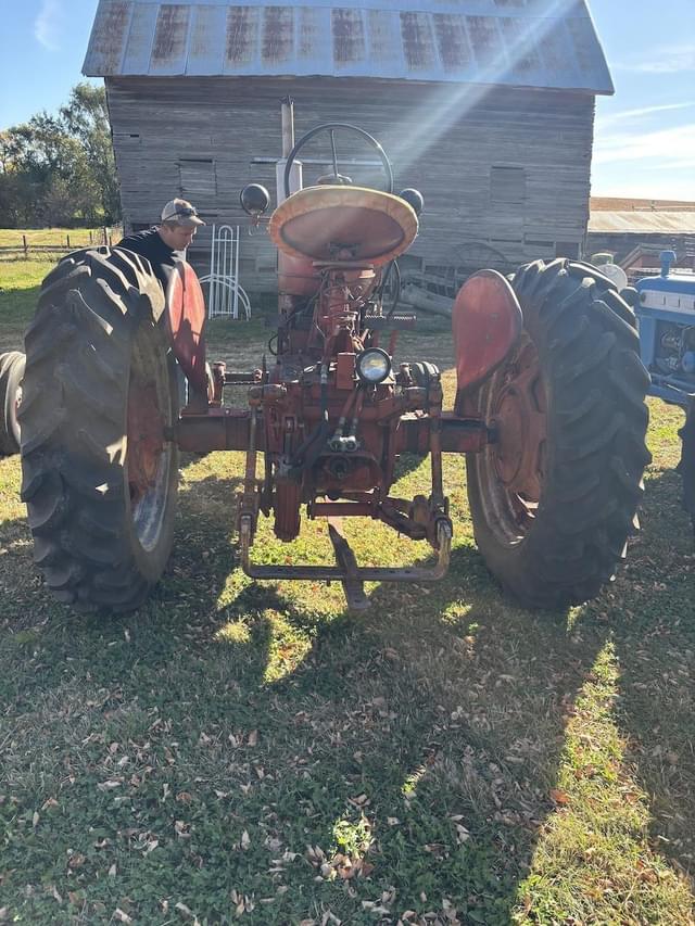 Image of Farmall M equipment image 2
