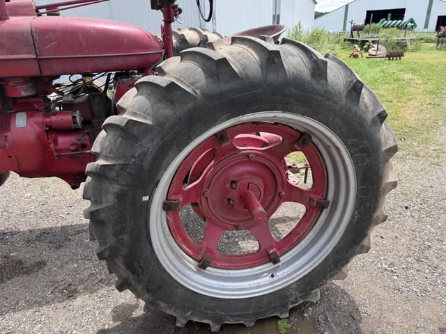 Image of Farmall M equipment image 3