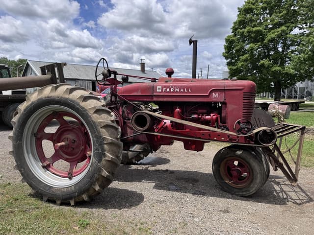 Image of Farmall M equipment image 1