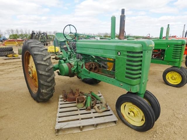 Image of John Deere B equipment image 1
