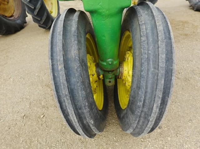 Image of John Deere B equipment image 4
