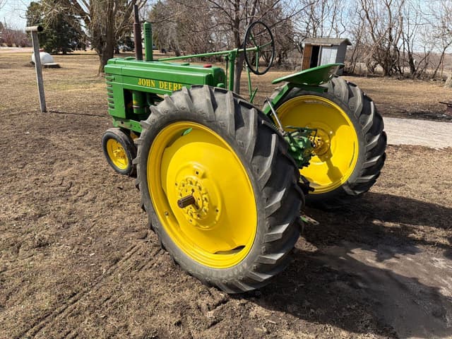 Image of John Deere B equipment image 1