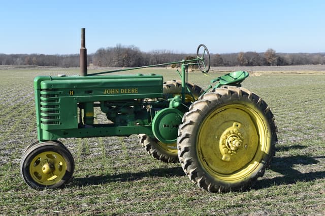 Image of John Deere H equipment image 2