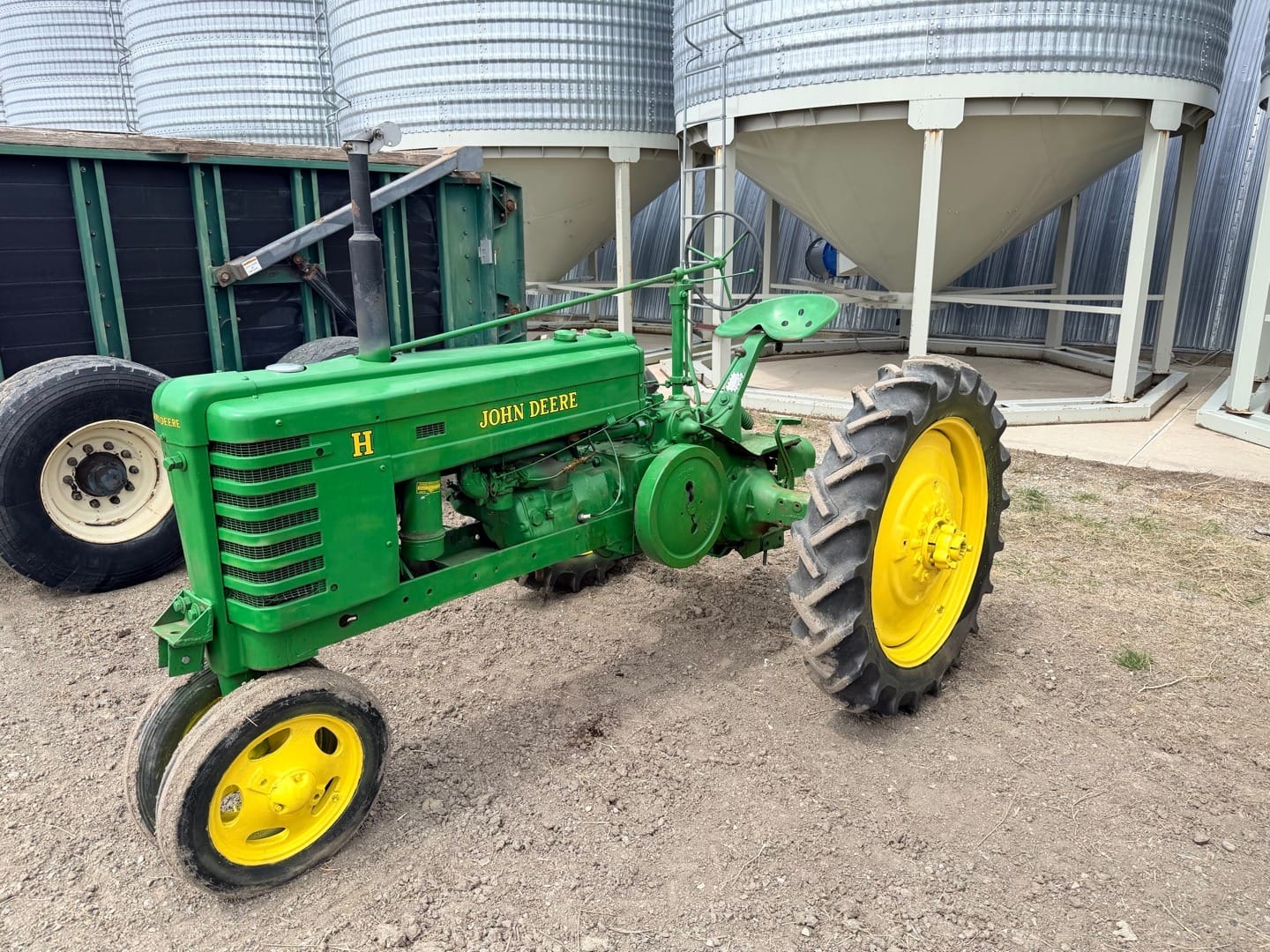 1941 John Deere H Equipment Image0