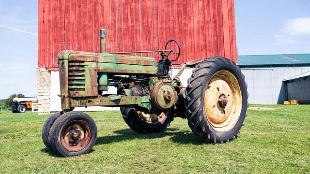 Image of John Deere B equipment image 1