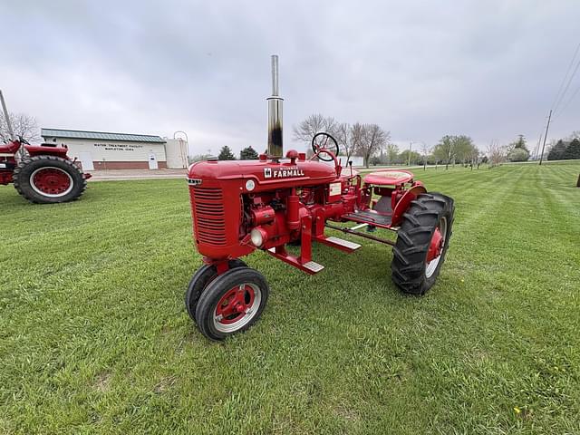 Image of Farmall B equipment image 2