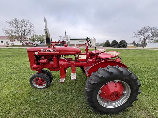 Image of Farmall B equipment image 3