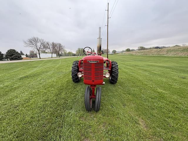 Image of Farmall B equipment image 1