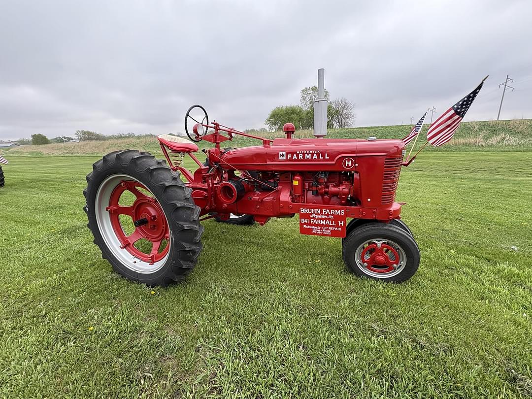 Image of Farmall H Primary image
