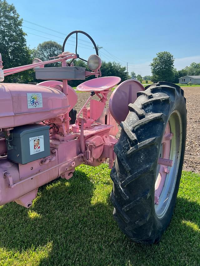 Image of Farmall H equipment image 2