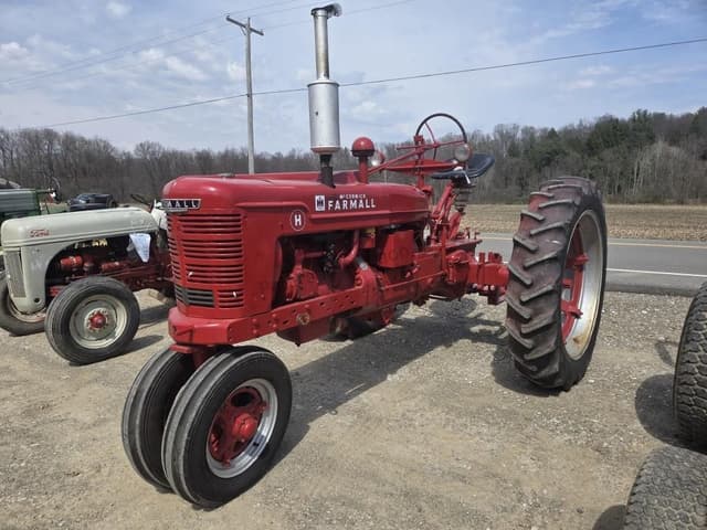 Image of Farmall H equipment image 2