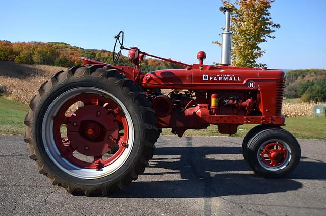 Image of Farmall H equipment image 1