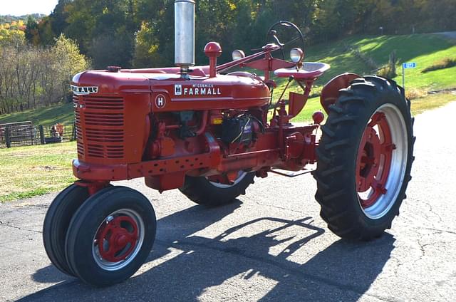Image of Farmall H equipment image 2