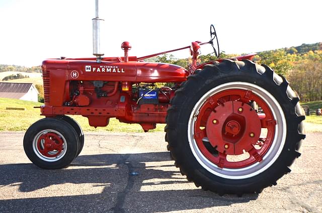 Image of Farmall H equipment image 3