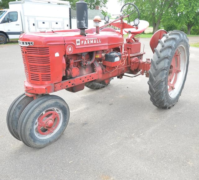 Image of Farmall H equipment image 2
