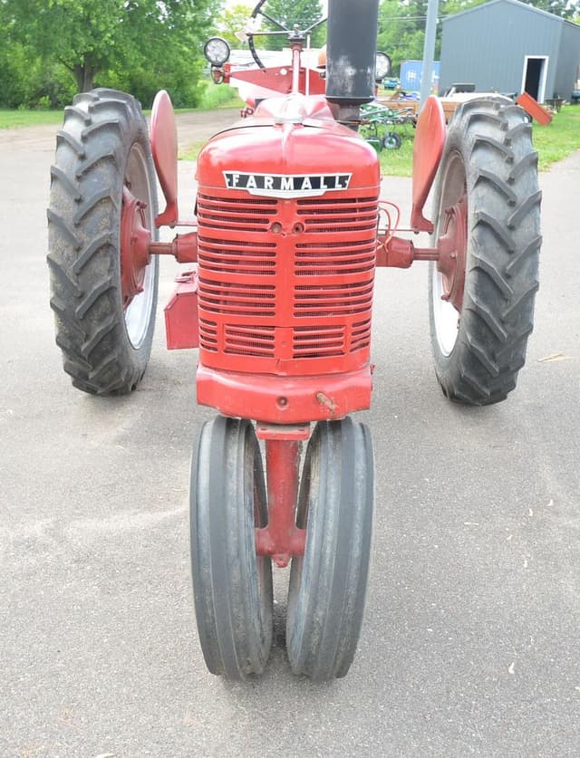 Image of Farmall H equipment image 1
