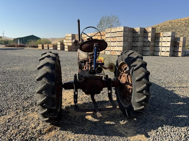 Image of Farmall H equipment image 3
