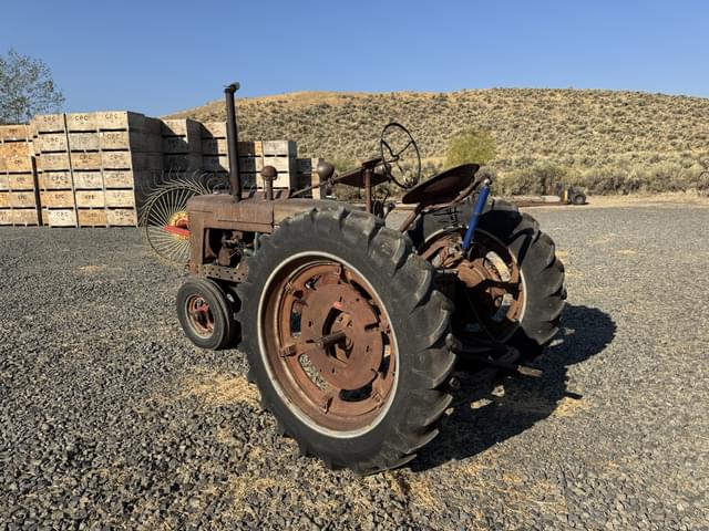 Image of Farmall H equipment image 2