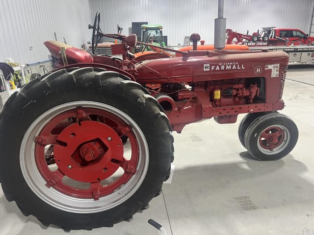 Image of Farmall H equipment image 1