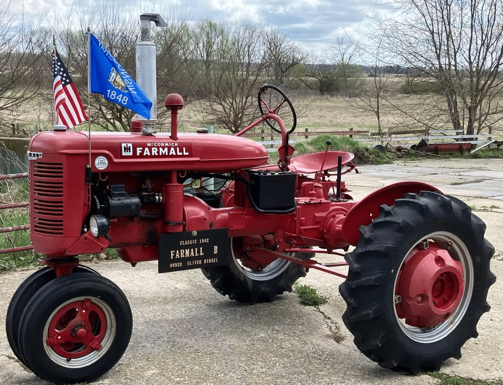 1942 International Harvester B Equipment Image0
