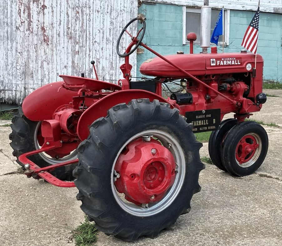 Image of International Harvester B Image 1