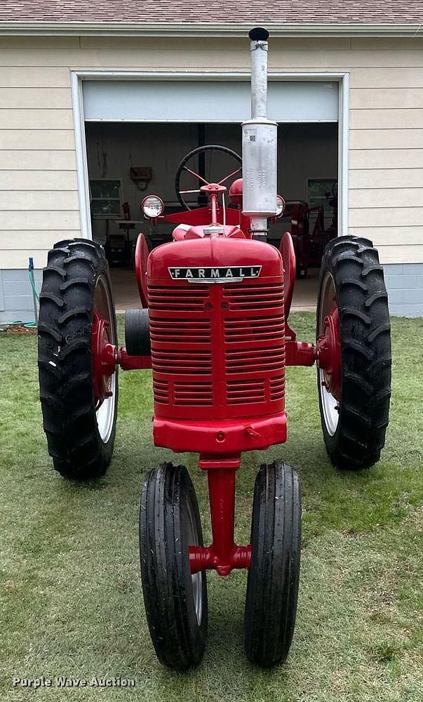 Image of International Harvester Farmall H equipment image 1