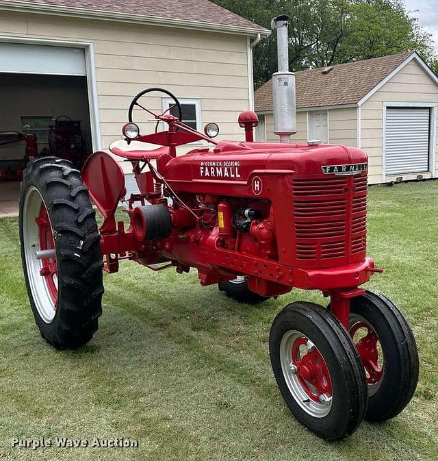 Image of International Harvester Farmall H equipment image 2