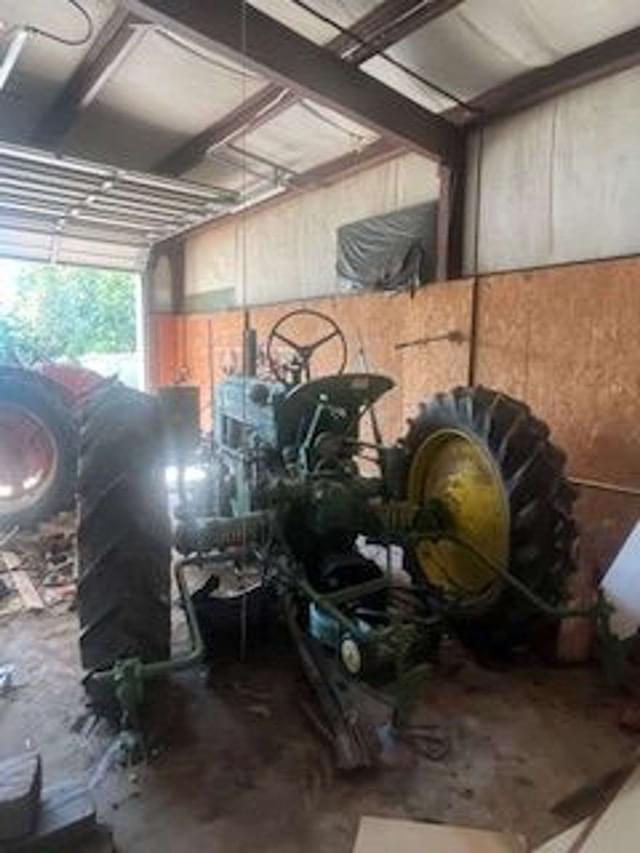 Image of John Deere B equipment image 1