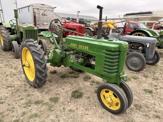 Image of John Deere H equipment image 1