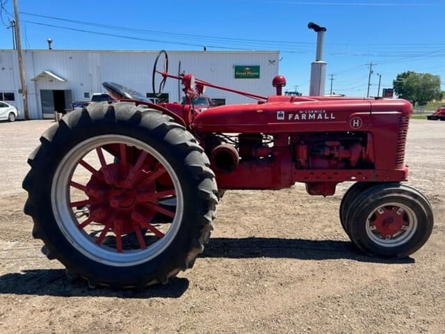 Image of Farmall H equipment image 3